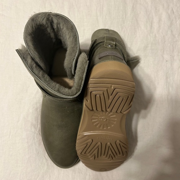 UGG burnt olive boots - Picture 3 of 4
